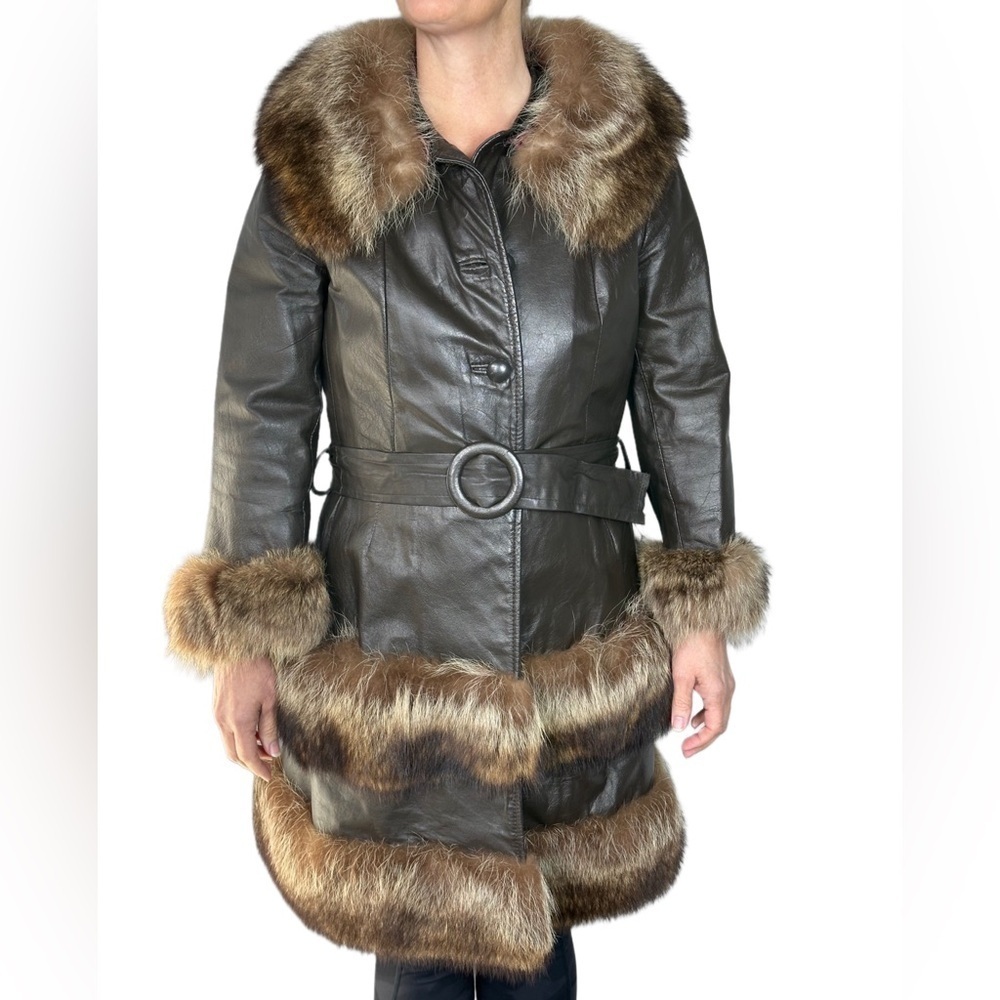STARDUST HOTEL Las Vegas Nevada brown leather coat with belt & raccoon collar
